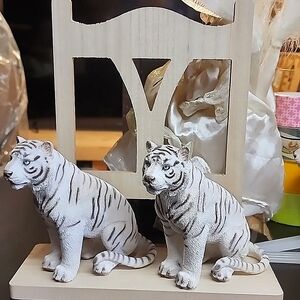 Wood stand with 2 polystone white Tigers  glued to it